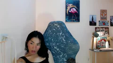 Snapshot of likliklicklengleng chatting on 11/04/25, 06:07 Leng online show from 11/04/25, 06:07