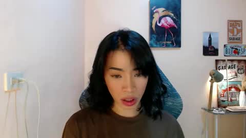 Snapshot of likliklicklengleng chatting on 11/08/25, 05:23 Leng online show from 11/08/25, 05:23