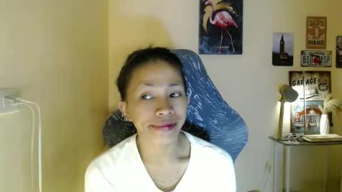 Snapshot of likliklicklengleng chatting on 11/11/25, 09:48 Leng online show from 11/11/25, 09:48