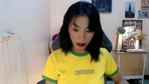 Snapshot of likliklicklengleng chatting on 11/29/25, 05:16 Leng online show from 11/29/25, 05:16