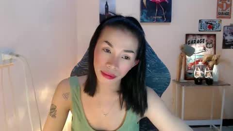 Snapshot of likliklicklengleng chatting on 12/02/25, 04:35 Leng online show from 12/02/25, 04:35