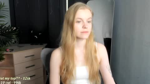 Snapshot of lil_cookie_monster chatting on 04/18/26, 11:14 Erica online show from 04/18/26, 11:14