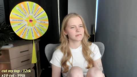 Snapshot of lil_cookie_monster chatting on 04/23/26, 01:13 Erica online show from 04/23/26, 01:13