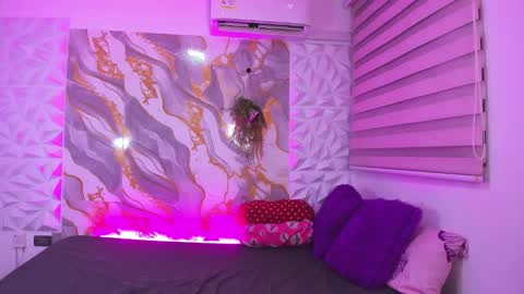 Snapshot of lil_daphneandstuart chatting on 12/04/25, 11:46 daphne and stuart online show from 12/04/25, 11:46