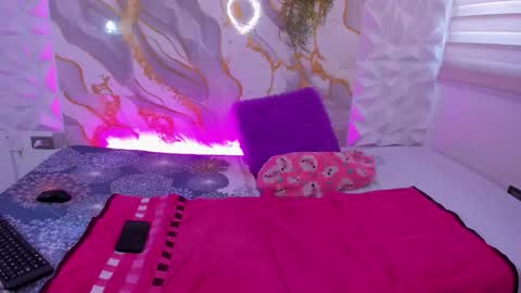 Snapshot of lil_daphneandstuart chatting on 02/13/26, 07:10 daphne and stuart online show from 02/13/26, 07:10