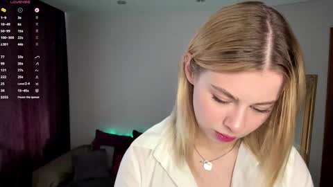 Snapshot of lil_elisa chatting on 09/19/25, 11:00 Elisa  online show from 09/19/25, 11:00