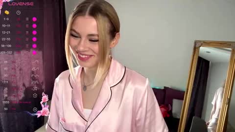 Snapshot of lil_elisa chatting on 10/06/25, 09:51 Elisa  online show from 10/06/25, 09:51