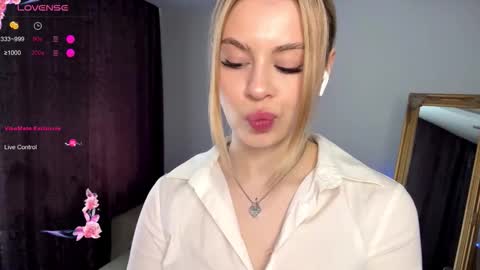 Snapshot of lil_elisa chatting on 10/09/25, 09:51 Elisa  online show from 10/09/25, 09:51