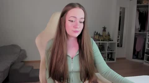 Snapshot of lil_happiness chatting on 04/06/26, 05:25 for free registration 3 online show from 04/06/26, 05:25