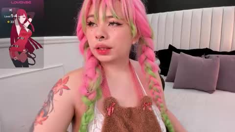 Snapshot of lil_la_skye chatting on 03/23/26, 01:59 Lila online show from 03/23/26, 01:59