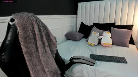 Snapshot of lil_la_skye chatting on 03/27/26, 05:12 Lila online show from 03/27/26, 05:12