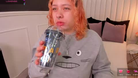 Snapshot of lil_la_skye chatting on 04/21/26, 11:49 Lila online show from 04/21/26, 11:49