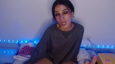 Snapshot of lil_lisaa chatting on 12/17/24, 05:40 Lisaa online show from 12/17/24, 05:40