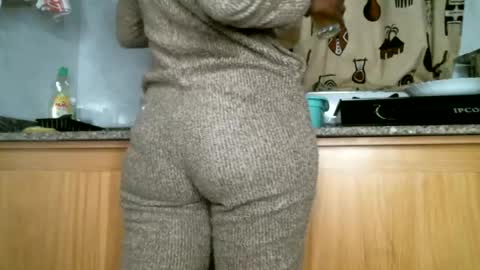 Snapshot of lil_paula chatting on 06/22/26, 06:43 serenity online show from 06/22/26, 06:43