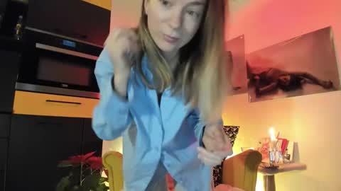 Snapshot of lil_uff chatting on 12/04/25, 10:18 aka princessmaya online show from 12/04/25, 10:18