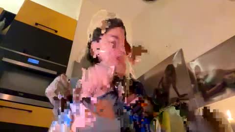 Snapshot of lil_uff chatting on 12/21/25, 11:12 aka princessmaya online show from 12/21/25, 11:12