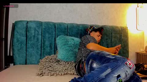 Snapshot of lila_and_max_ chatting on 12/24/24, 04:44 LILA online show from 12/24/24, 04:44