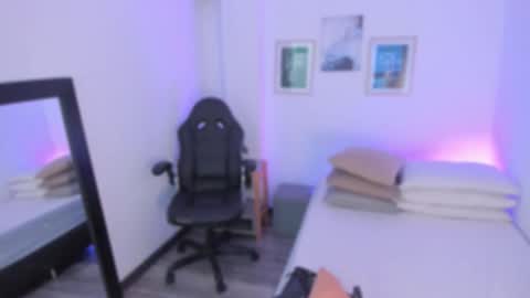 L I L A   online show from 10/27/25, 03:54