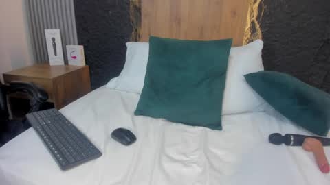 L I L A online show from 04/09/26, 06:19