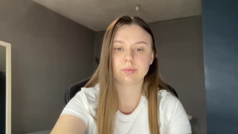 Lily online show from 09/28/25, 08:20