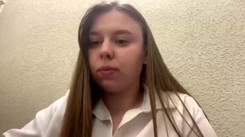 Lily online show from 10/03/25, 07:44