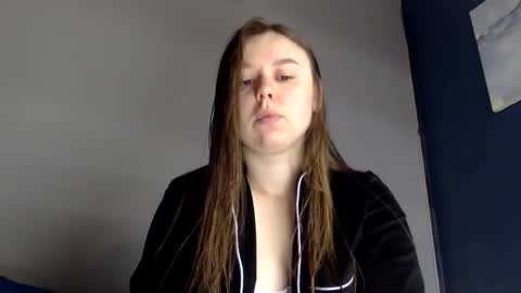 Lily online show from 10/07/25, 05:37