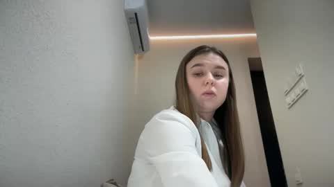 Lily online show from 10/11/25, 06:28