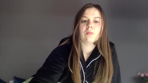 Lily online show from 10/22/25, 07:30