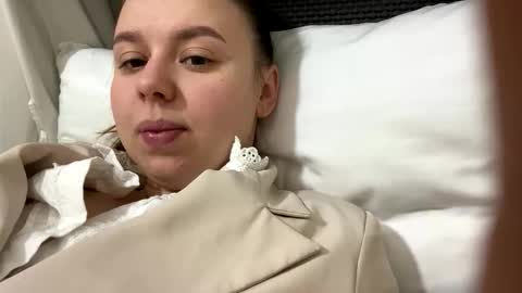 Lily online show from 10/26/25, 06:52