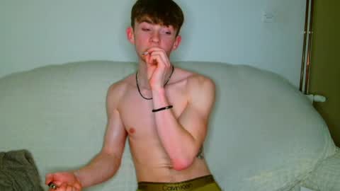 Snapshot of lilbearxxxx chatting on 04/04/26, 12:42 lilbearxxxx online show from 04/04/26, 12:42