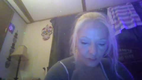 Snapshot of lilbit4u chatting on 02/17/25, 12:21 lilbit4u online show from 02/17/25, 12:21