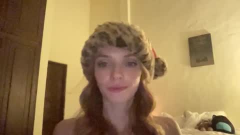 Snapshot of lilbitali chatting on 12/16/25, 08:52 Aligator online show from 12/16/25, 08:52