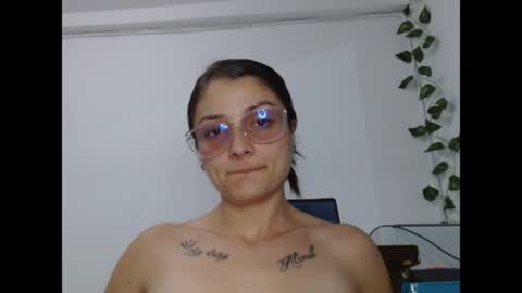 Snapshot of lilcoralinne_0 chatting on 05/28/26, 01:36 Valeri Villalobos IG villa lobosvaleri online show from 05/28/26, 01:36