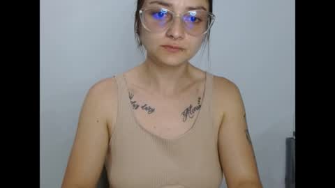Snapshot of lilcoralinne_0 chatting on 05/30/26, 01:25 Valeri Villalobos IG villa lobosvaleri online show from 05/30/26, 01:25