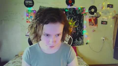 Snapshot of lileyfoxxx chatting on 12/22/25, 10:56 Lil online show from 12/22/25, 10:56