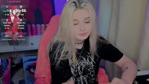 Snapshot of lilhornyprincess chatting on 04/12/26, 10:53 Nika and Lori online show from 04/12/26, 10:53