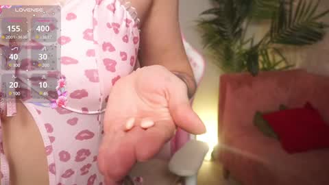 Snapshot of lili_01 chatting on 12/02/24, 11:56 Lili online show from 12/02/24, 11:56