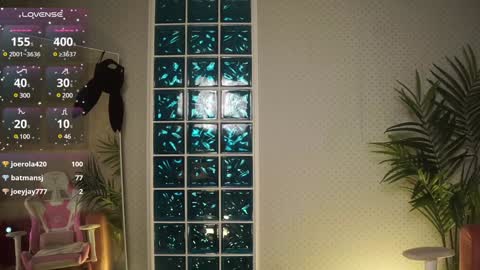 Snapshot of lili_01 chatting on 12/10/24, 12:49 Lili online show from 12/10/24, 12:49