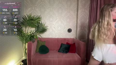 Snapshot of lili_01 chatting on 12/26/24, 08:39 Lili online show from 12/26/24, 08:39