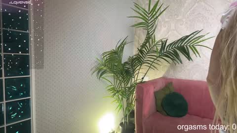 Snapshot of lili_01 chatting on 01/07/25, 02:41 Lili online show from 01/07/25, 02:41