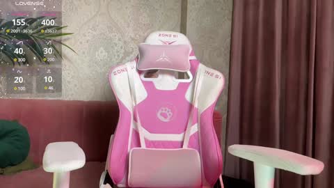 Snapshot of lili_01 chatting on 01/08/25, 01:20 Lili online show from 01/08/25, 01:20