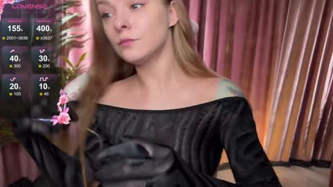 Snapshot of lili_01 chatting on 11/08/25, 02:06 Lili online show from 11/08/25, 02:06