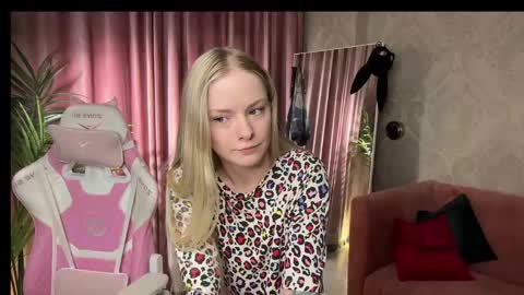 Snapshot of lili_01 chatting on 04/25/26, 01:52 Lili online show from 04/25/26, 01:52