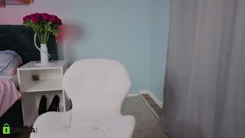 Snapshot of lili_bruno chatting on 10/19/25, 01:06 Lili online show from 10/19/25, 01:06