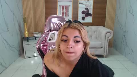 Lili online show from 02/19/25, 03:28