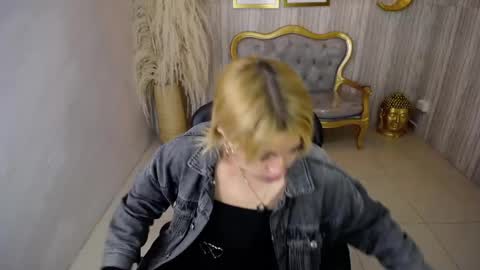 Lili online show from 02/25/25, 03:20