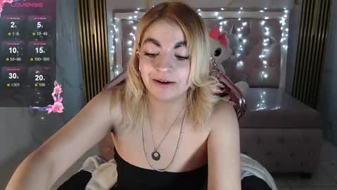 Lili online show from 10/02/25, 04:19