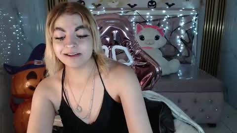 Lili online show from 10/14/25, 03:40