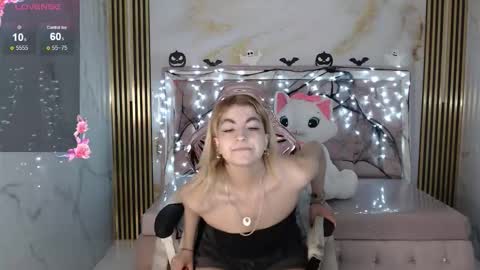 Lili online show from 10/15/25, 04:12