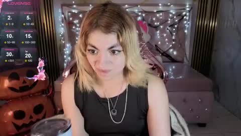 Lili online show from 10/18/25, 04:37